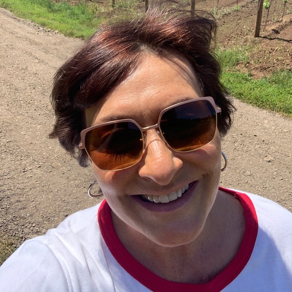 Meet your Posher, Shelley - Picture 2 of 2